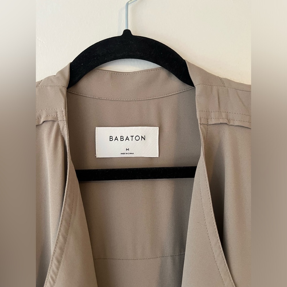 Aritzia Babaton Quincey Flowy Lightweight trench coat Size Medium In Taupe - Picture 13 of 16